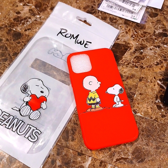 NWT Peanuts iPhone 12 case. - Picture 1 of 3